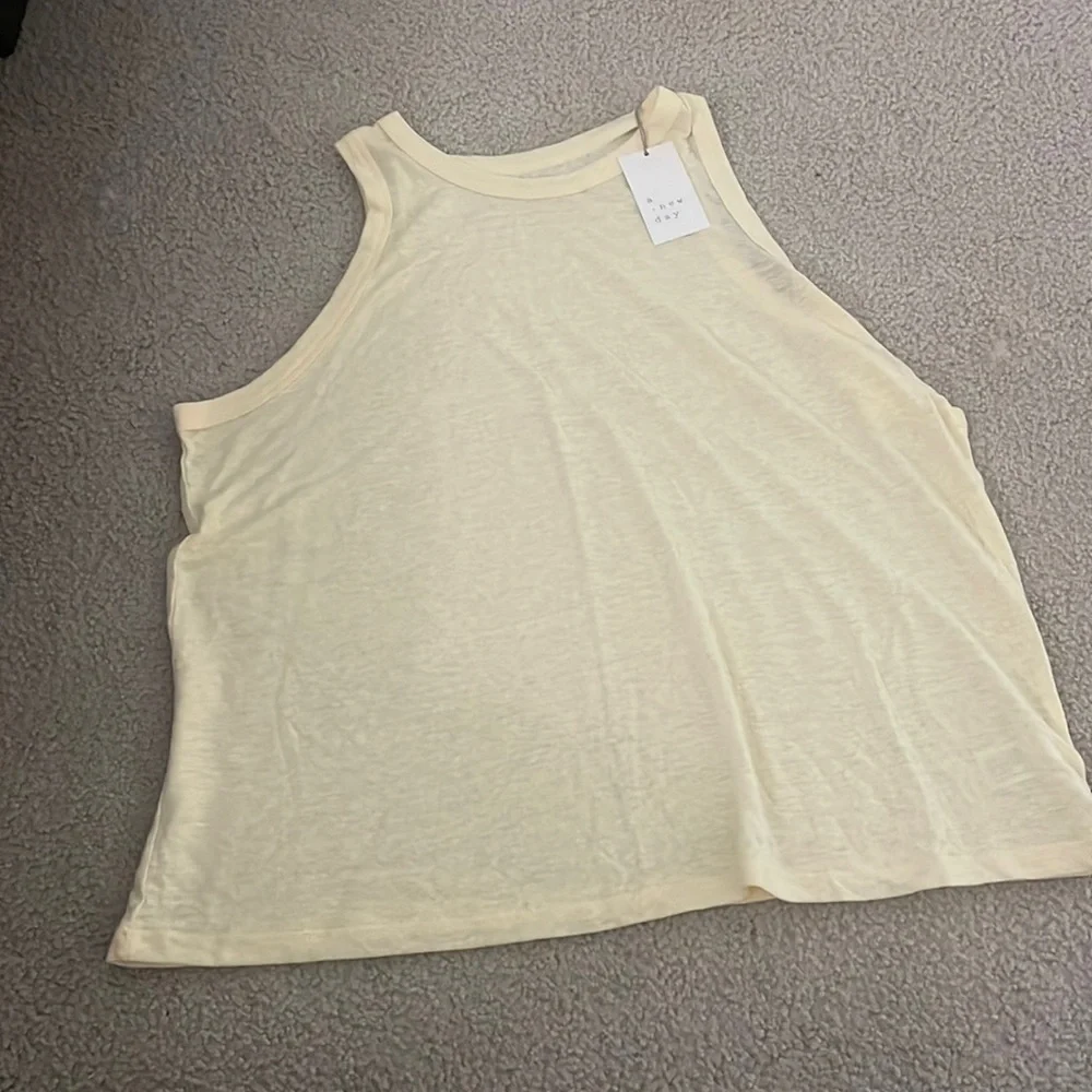 Tank tops - Picture 1 of 2